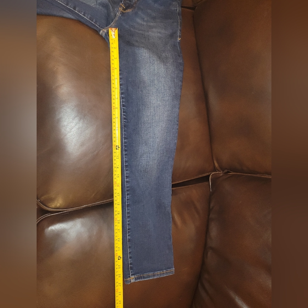 EUC Good American Straight Leg Always Fits Jeans in Dark Blue Wash - Picture 4 of 10